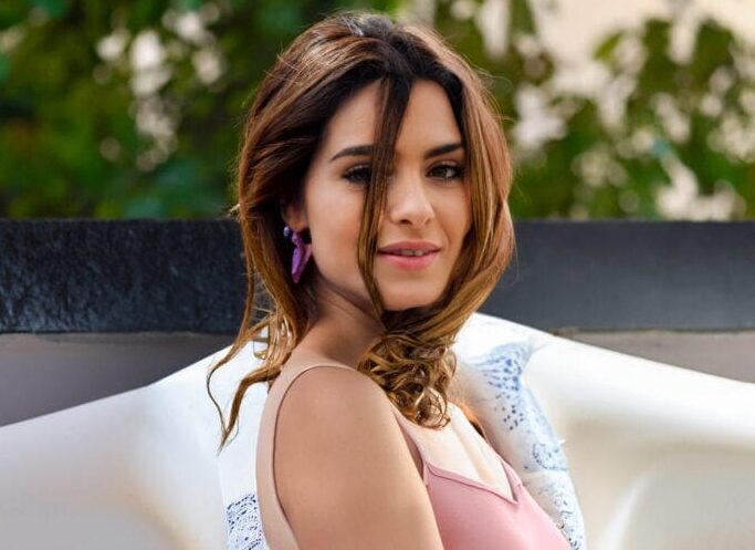 Eine Momentaufnahme, die Nicole Kidmans anmutige Ausstrahlung und ihre beeindruckende Größe von 1,80 Metern einfängt.